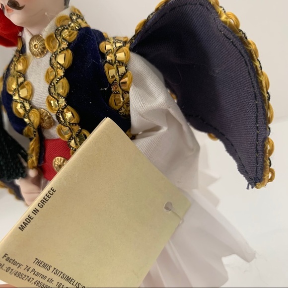 EVELT Porcelain handmade doll traditional costume - Picture 7 of 7